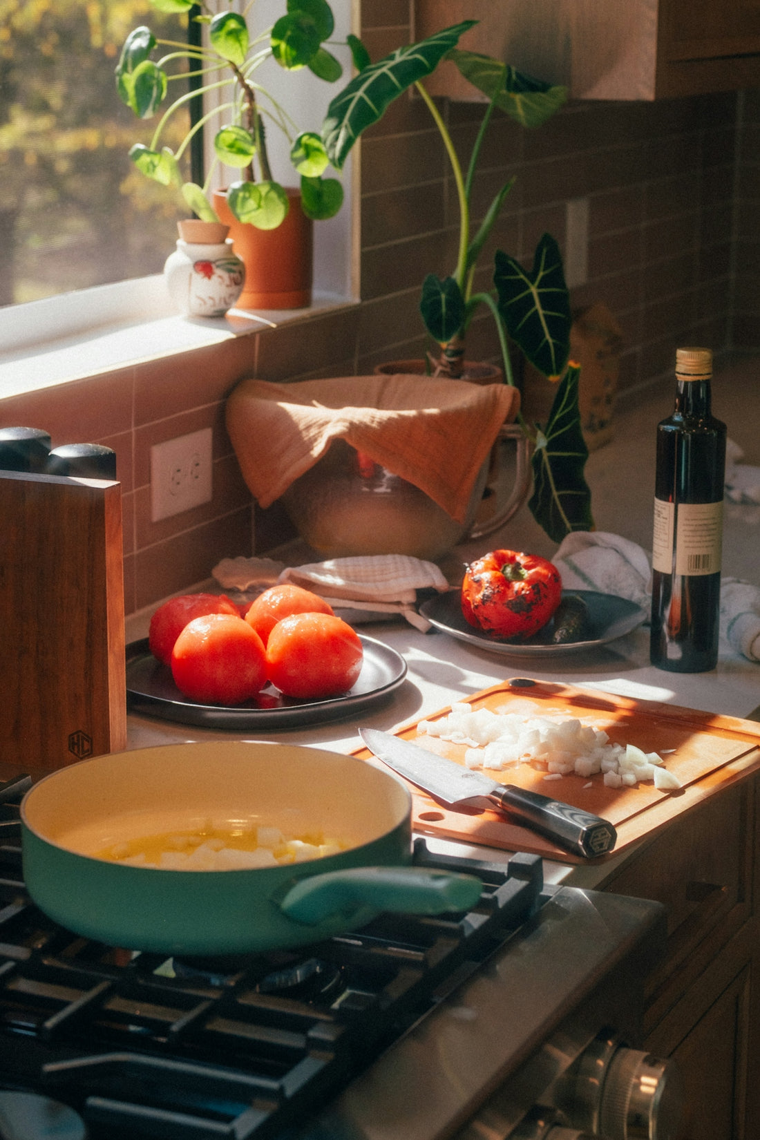 Tomatoes and chopped onions on kitchen counter