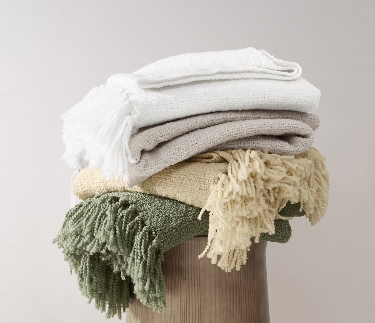 Elladera Brooklyn Loom Chunky Boucle 100% Microfiber Polyester 50x70 Throw Blanket